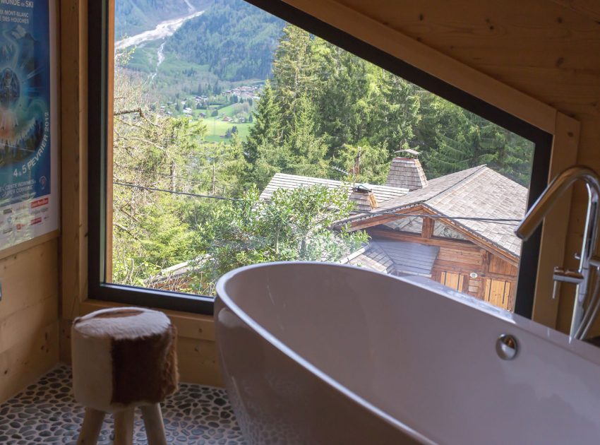 A Cozy and Charming Chalet Surrounded by Rock Faces in Les Houches by Chevallier Architectes (18)