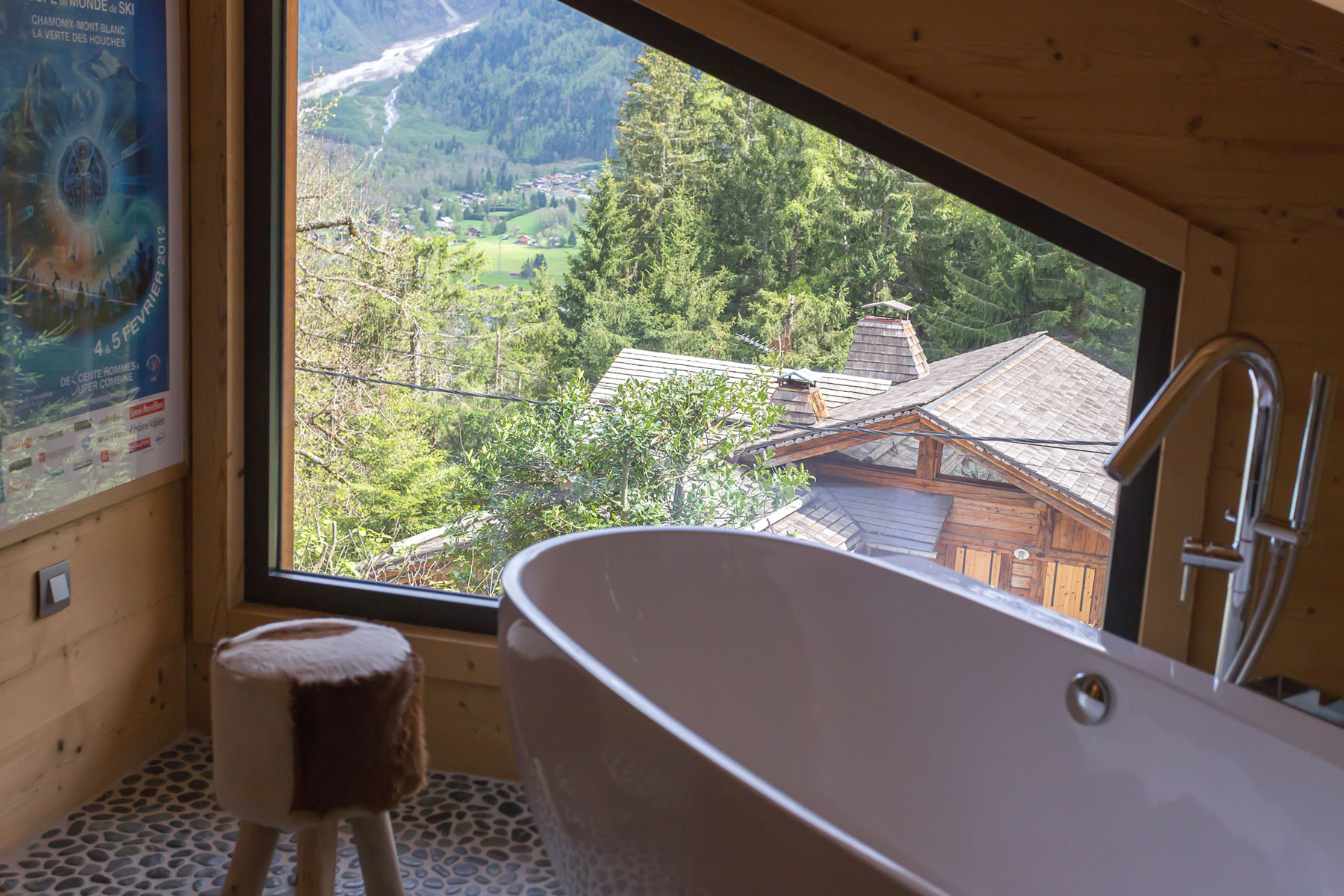 A Cozy and Charming Chalet Surrounded by Rock Faces in Les Houches by Chevallier Architectes (18)