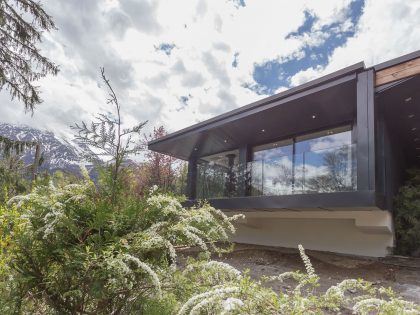 A Cozy and Charming Chalet Surrounded by Rock Faces in Les Houches by Chevallier Architectes (2)