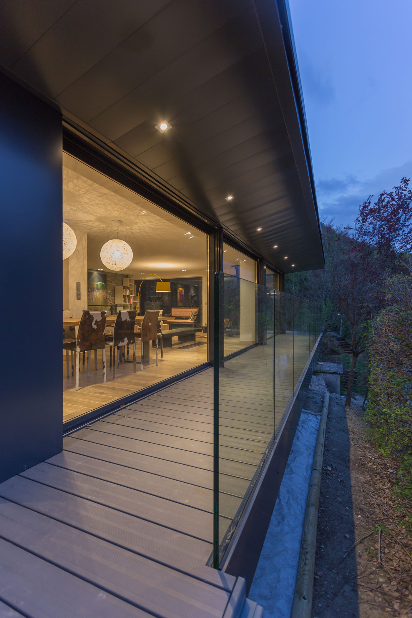 A Cozy and Charming Chalet Surrounded by Rock Faces in Les Houches by Chevallier Architectes (23)