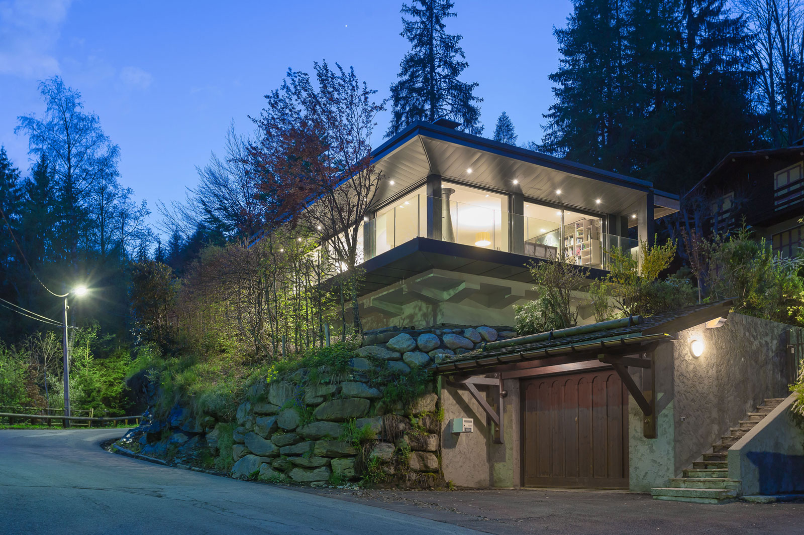 A Cozy and Charming Chalet Surrounded by Rock Faces in Les Houches by Chevallier Architectes (28)