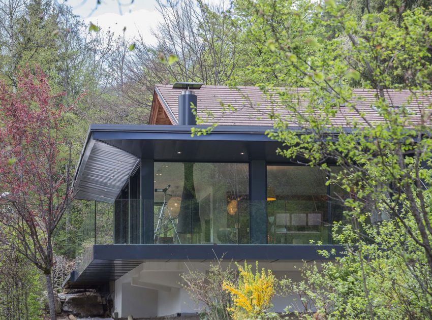 A Cozy and Charming Chalet Surrounded by Rock Faces in Les Houches by Chevallier Architectes (3)