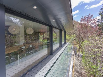 A Cozy and Charming Chalet Surrounded by Rock Faces in Les Houches by Chevallier Architectes (6)