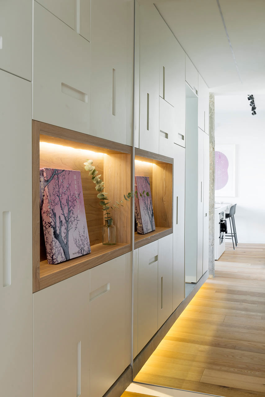 A Cozy and Colorful Tiny Apartment with Chic Interior in Tel Aviv by Mayan Studio (13)