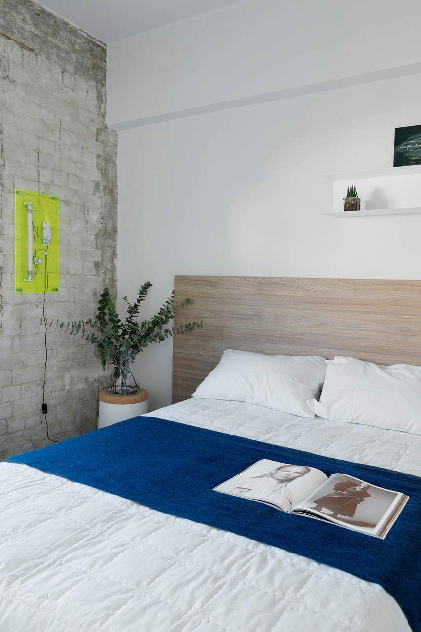 A Cozy and Colorful Tiny Apartment with Chic Interior in Tel Aviv by Mayan Studio (9)