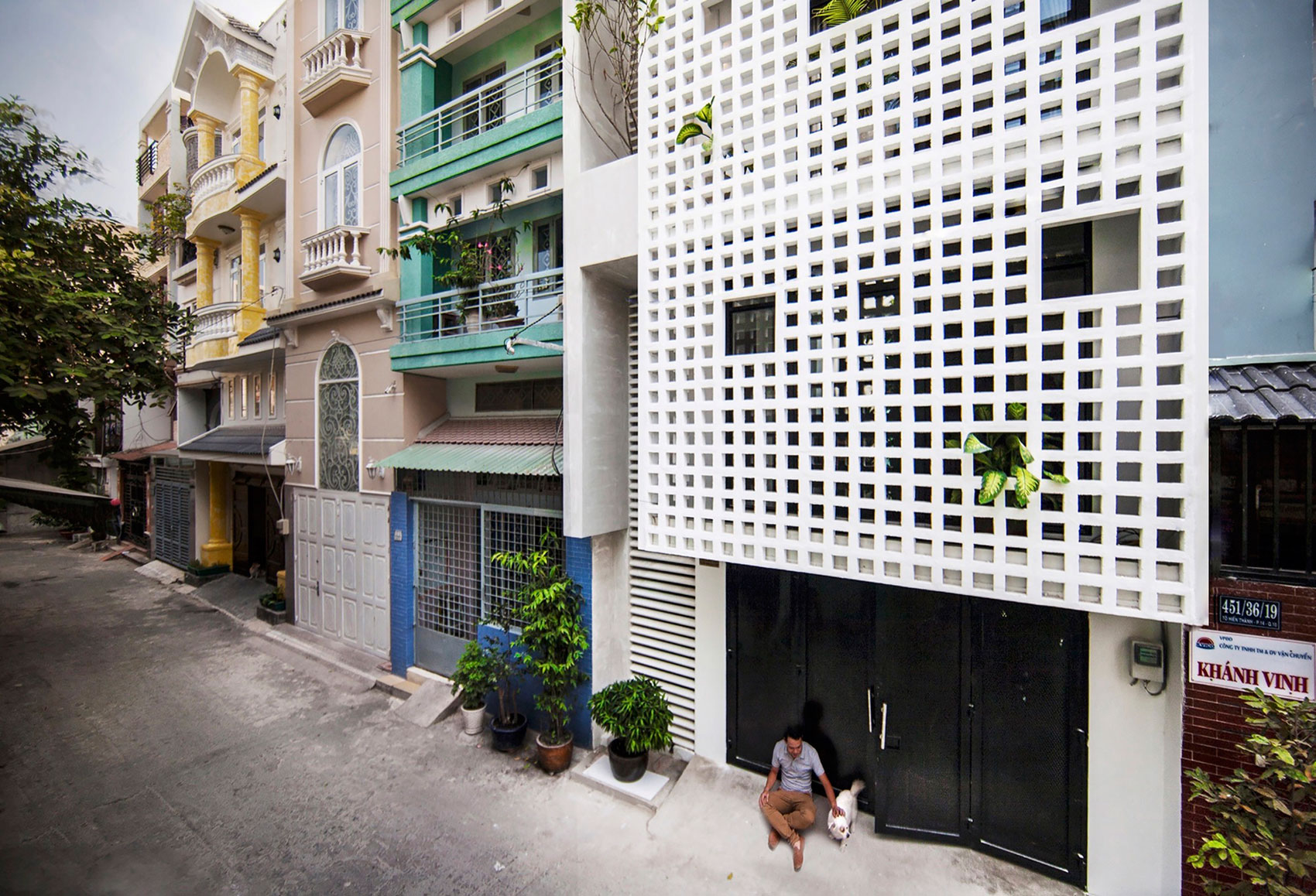 A Cozy and Comfortable Vertical Home for a Family of Four in Ho Chi Minh, Vietnam by Studio8 Vietnam (1)