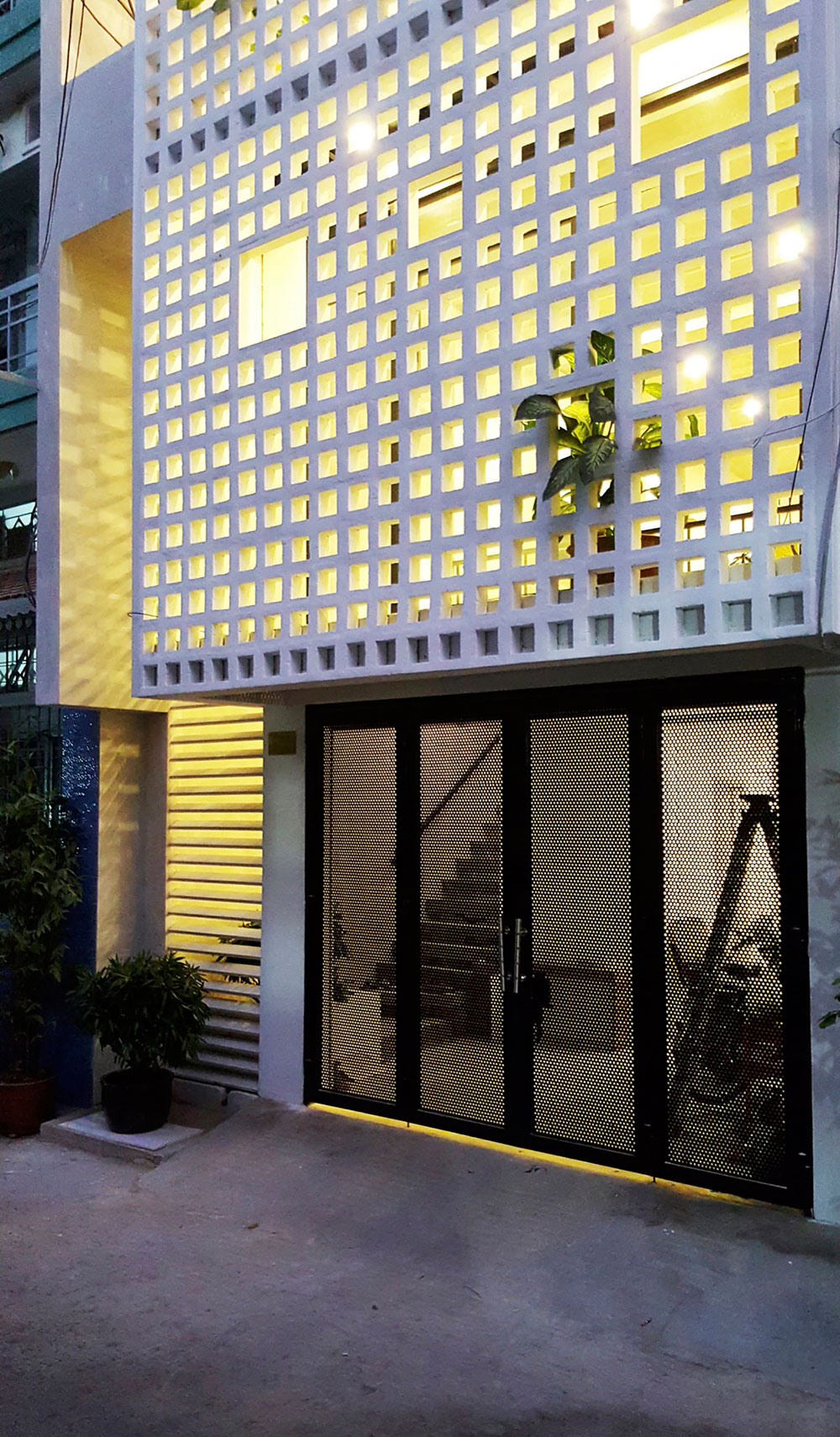 A Cozy and Comfortable Vertical Home for a Family of Four in Ho Chi Minh, Vietnam by Studio8 Vietnam (15)