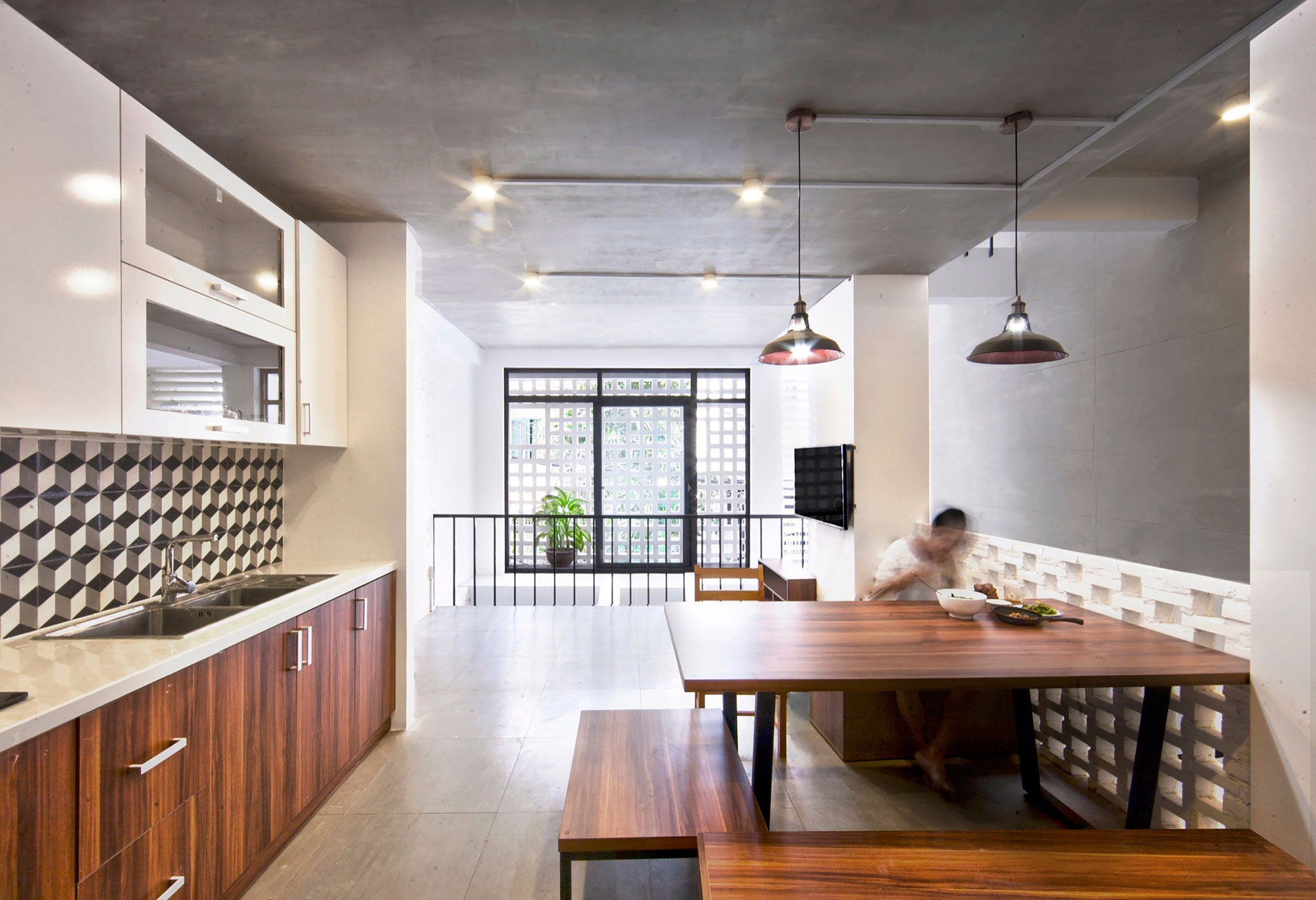 A Cozy and Comfortable Vertical Home for a Family of Four in Ho Chi Minh, Vietnam by Studio8 Vietnam (5)