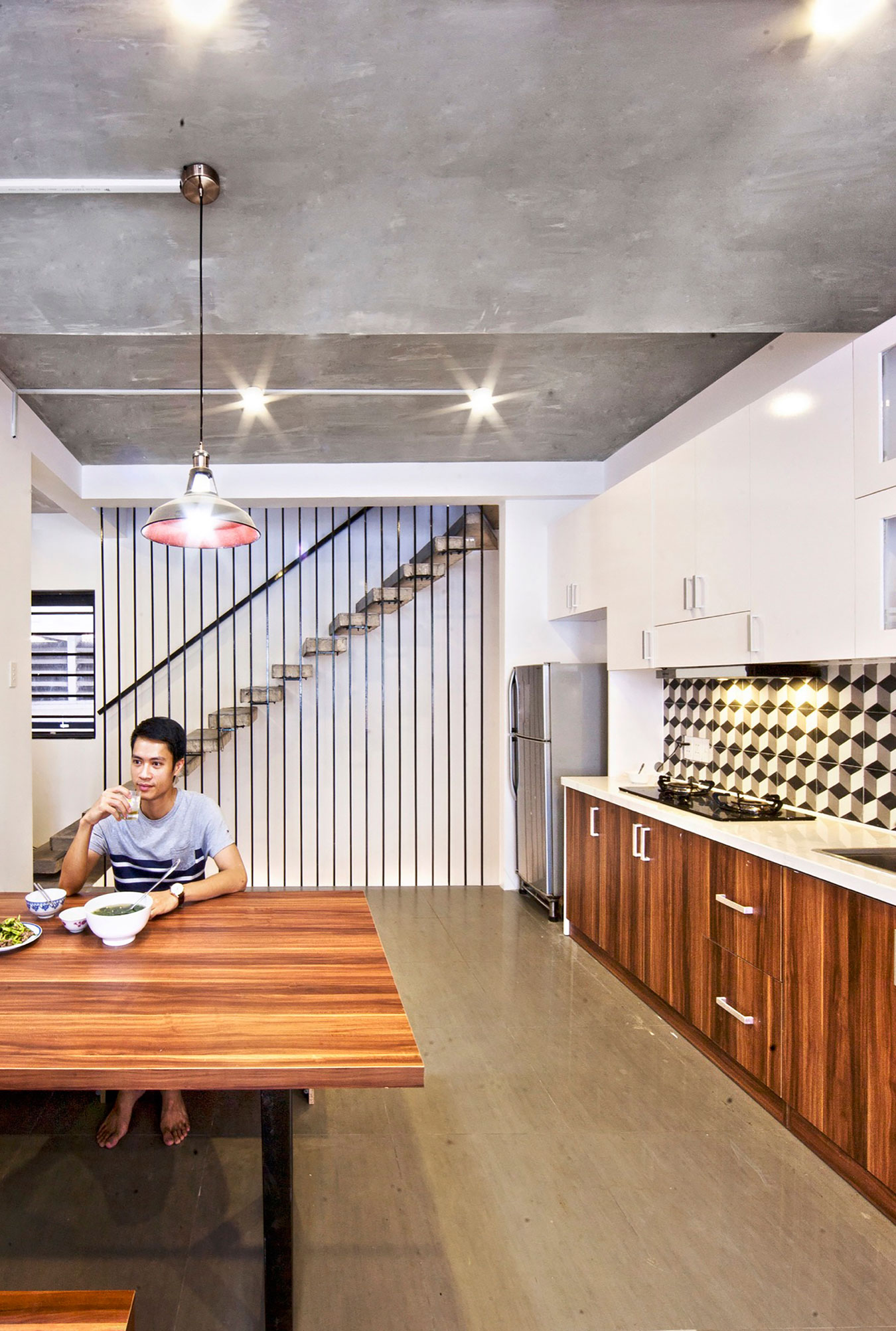 A Cozy and Comfortable Vertical Home for a Family of Four in Ho Chi Minh, Vietnam by Studio8 Vietnam (6)