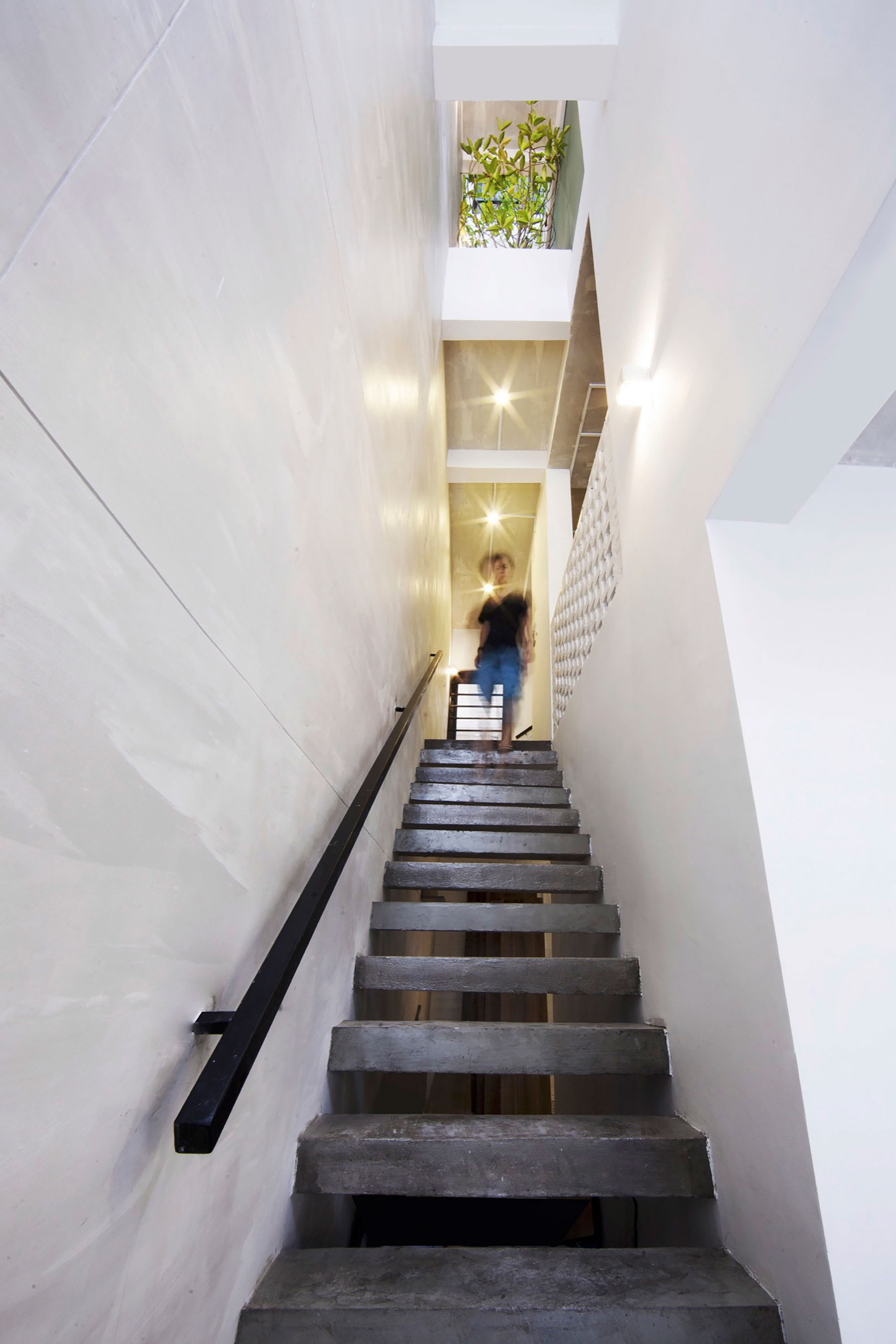 A Cozy and Comfortable Vertical Home for a Family of Four in Ho Chi Minh, Vietnam by Studio8 Vietnam (9)