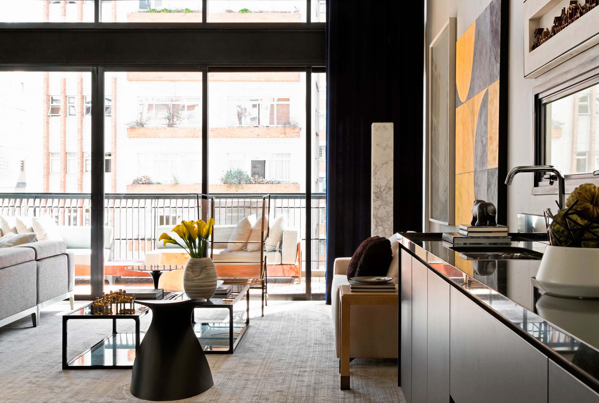 A Cozy and Elegant Contemporary Family Apartment in São Paulo by Diego Revollo Arquitetura (21)