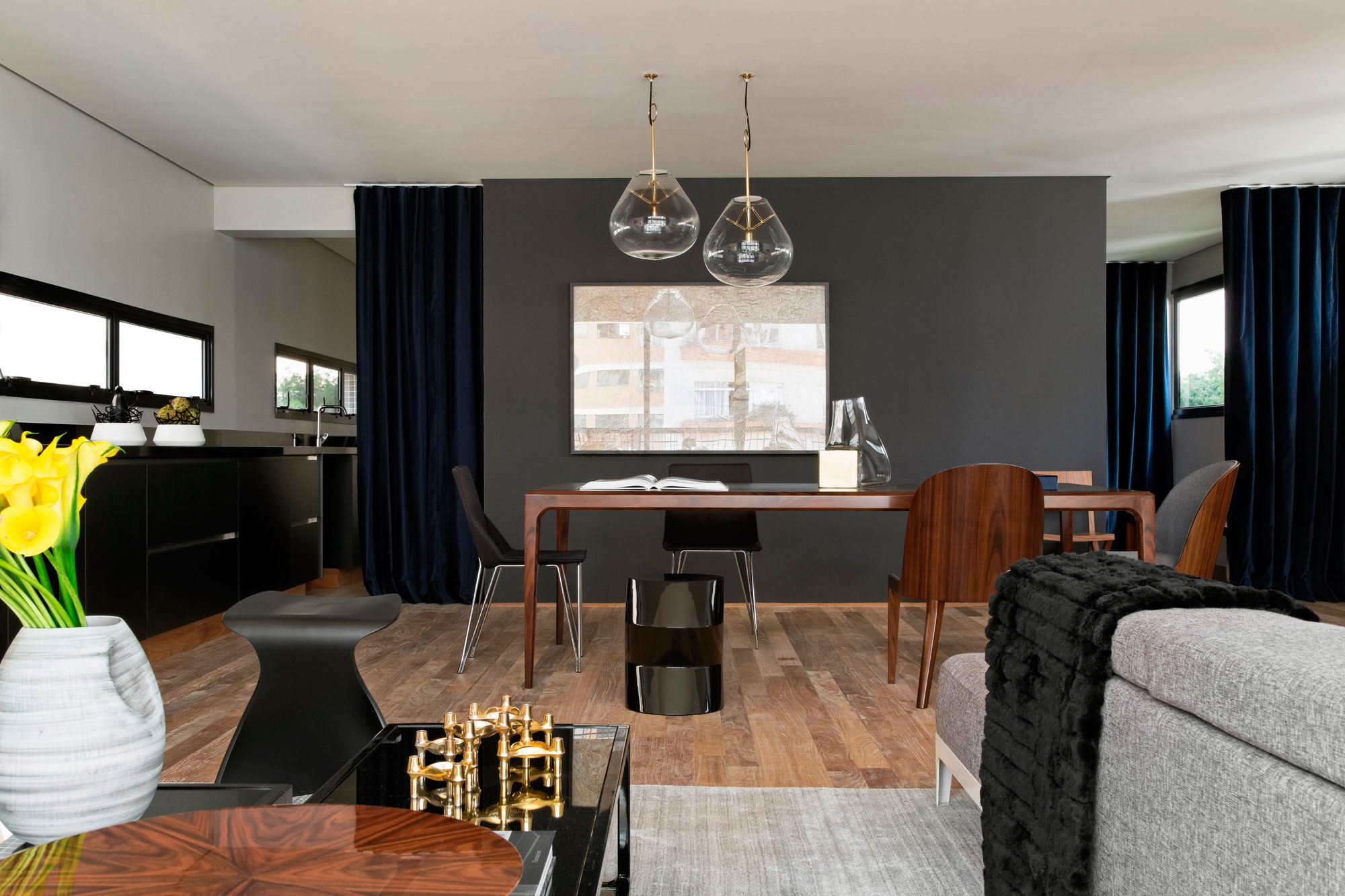 A Cozy and Elegant Contemporary Family Apartment in São Paulo by Diego Revollo Arquitetura (28)