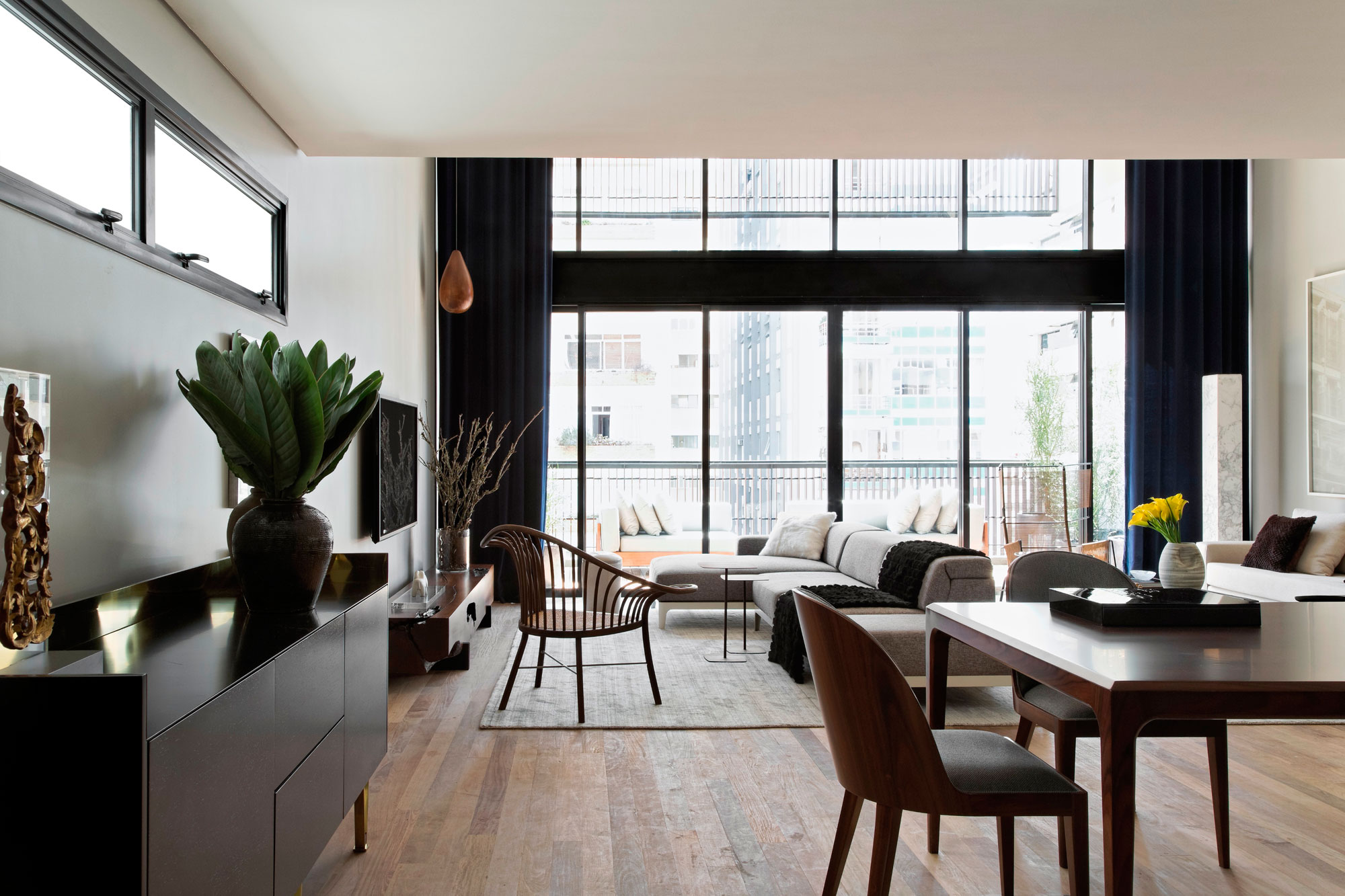 A Cozy and Elegant Contemporary Family Apartment in São Paulo by Diego Revollo Arquitetura (31)