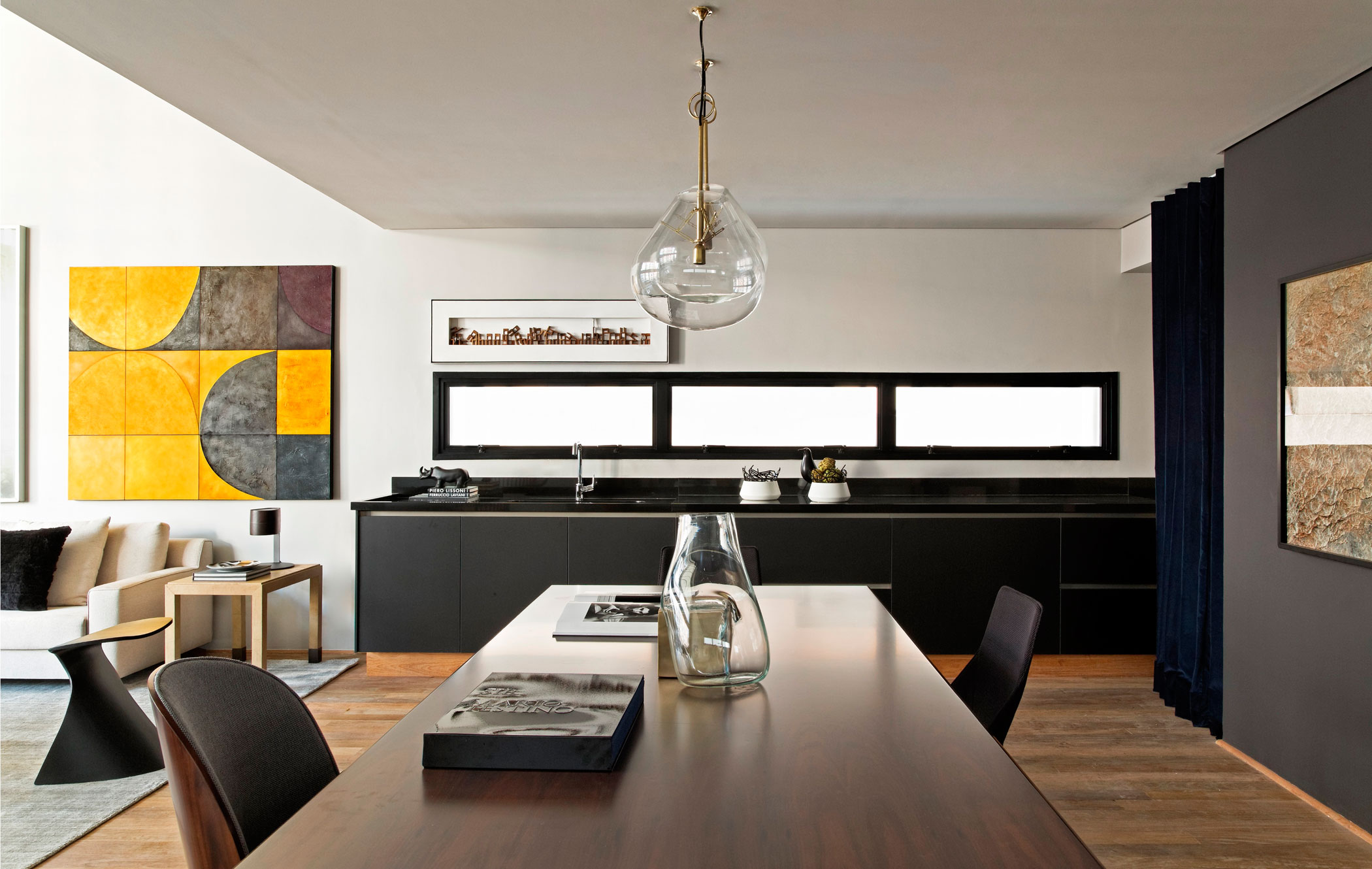 A Cozy and Elegant Contemporary Family Apartment in São Paulo by Diego Revollo Arquitetura (36)