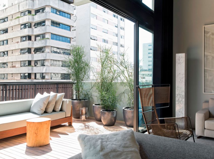 A Cozy and Elegant Contemporary Family Apartment in São Paulo by Diego Revollo Arquitetura (37)