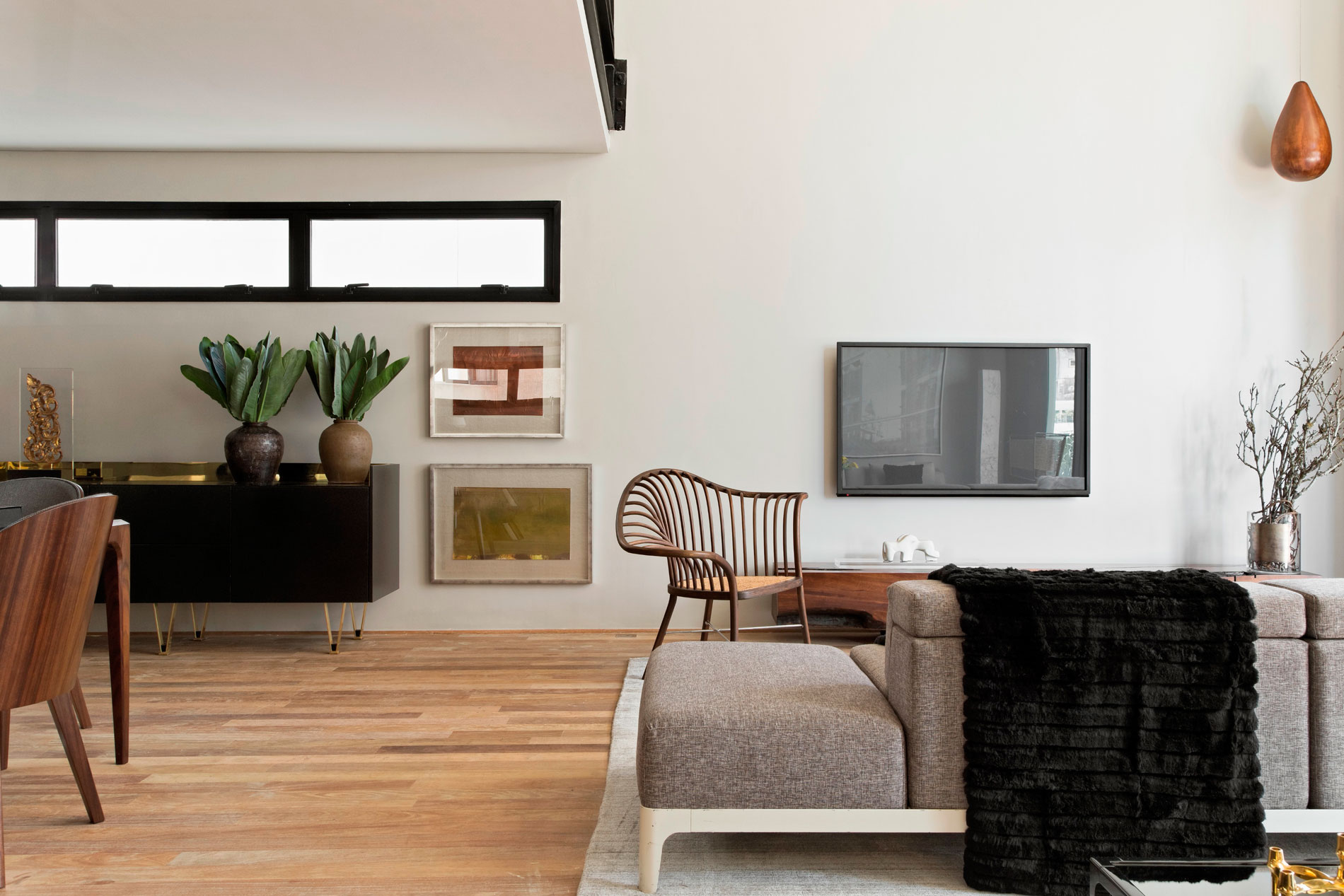 A Cozy and Elegant Contemporary Family Apartment in São Paulo by Diego Revollo Arquitetura (4)