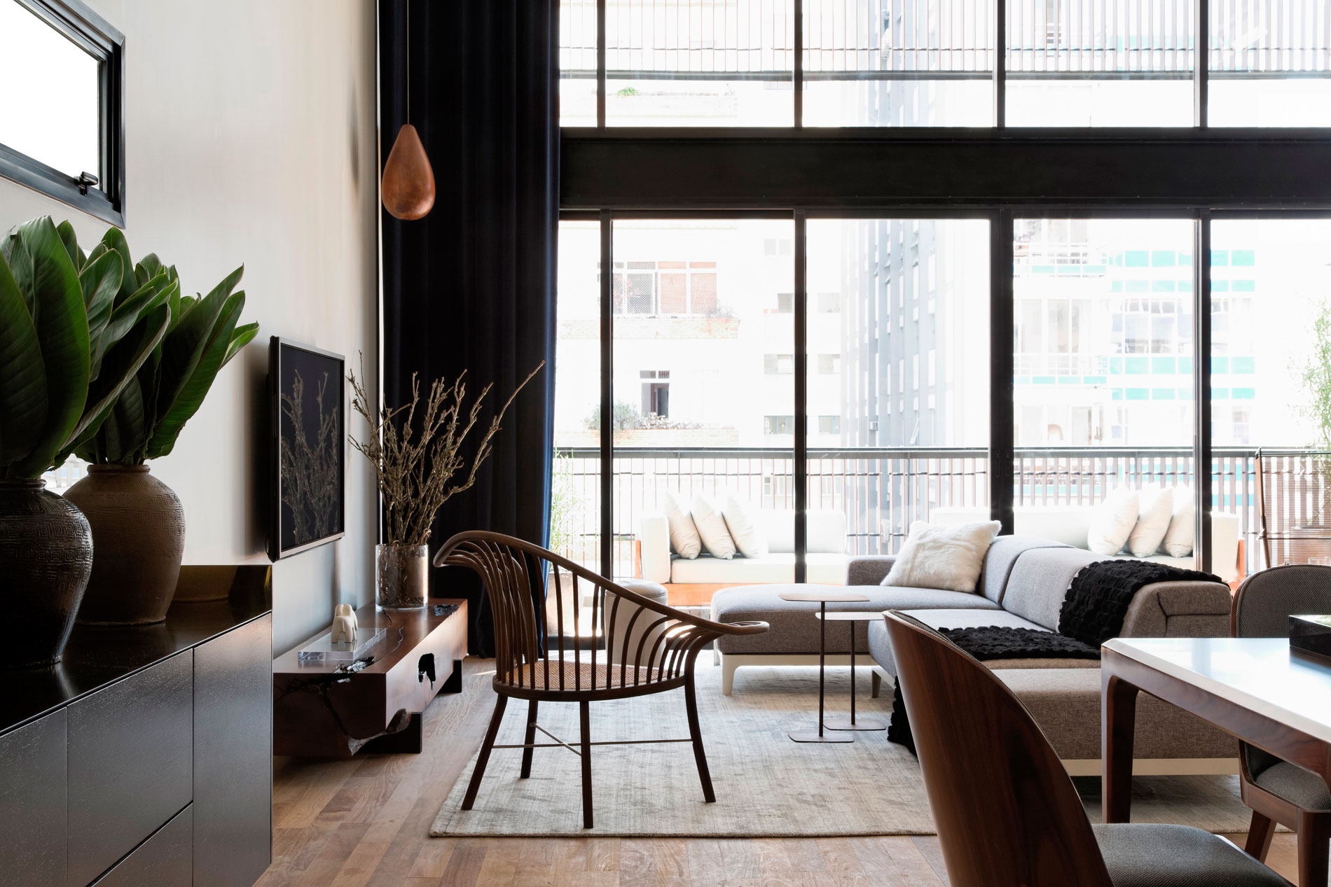 A Cozy and Elegant Contemporary Family Apartment in São Paulo by Diego Revollo Arquitetura (8)