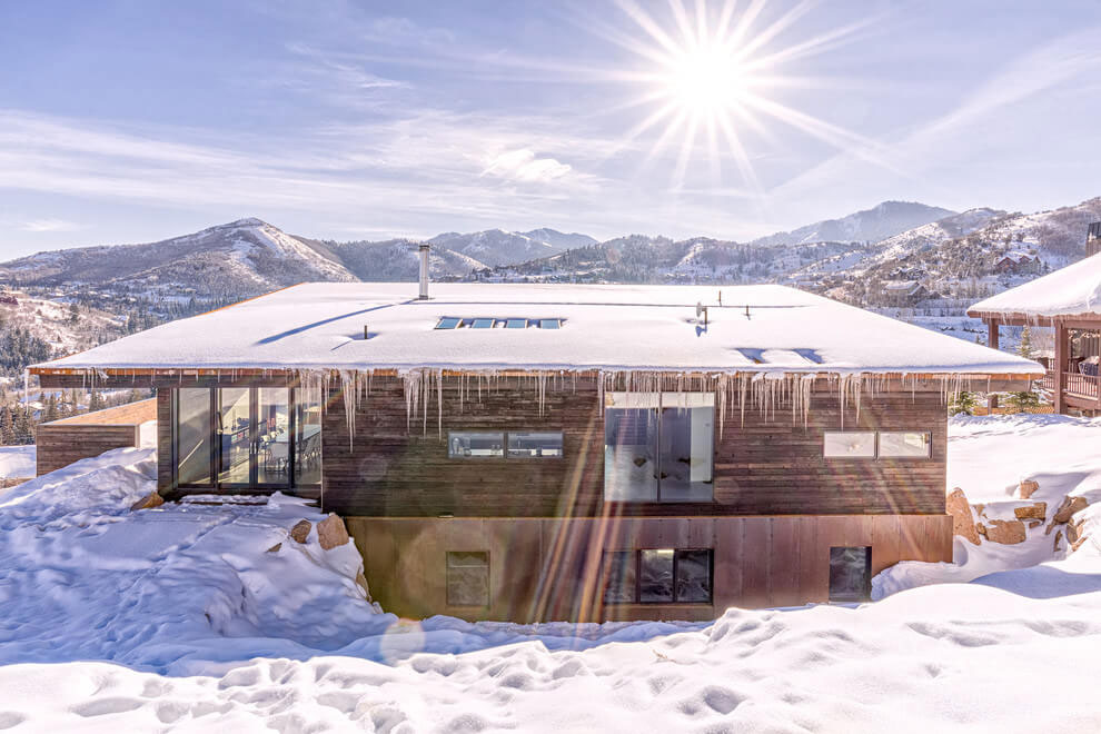 A Cozy and Sophisticated Wood-Clad Home Sits on the Mountainside in Park City, Utah by Park City Design Build (1)