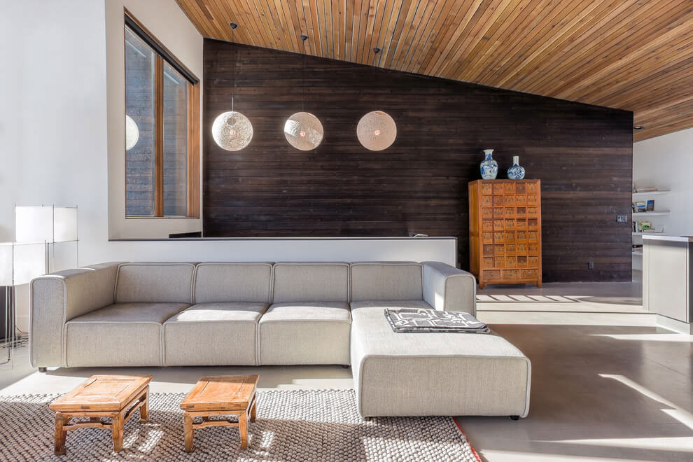 A Cozy and Sophisticated Wood-Clad Home Sits on the Mountainside in Park City, Utah by Park City Design Build (10)