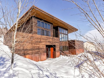 A Cozy and Sophisticated Wood-Clad Home Sits on the Mountainside in Park City, Utah by Park City Design Build (2)