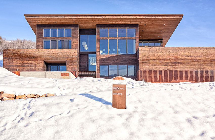 A Cozy and Sophisticated Wood-Clad Home Sits on the Mountainside in Park City, Utah by Park City Design Build (3)