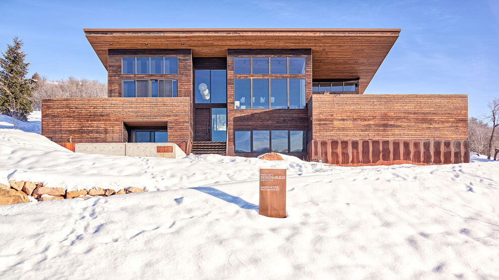 A Cozy and Sophisticated Wood-Clad Home Sits on the Mountainside in Park City, Utah by Park City Design Build (3)