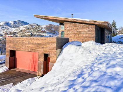 A Cozy and Sophisticated Wood-Clad Home Sits on the Mountainside in Park City, Utah by Park City Design Build (5)