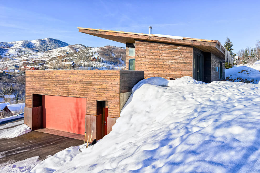 A Cozy and Sophisticated Wood-Clad Home Sits on the Mountainside in Park City, Utah by Park City Design Build (5)