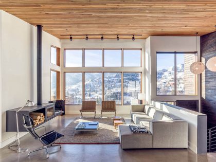 A Cozy and Sophisticated Wood-Clad Home Sits on the Mountainside in Park City, Utah by Park City Design Build (8)