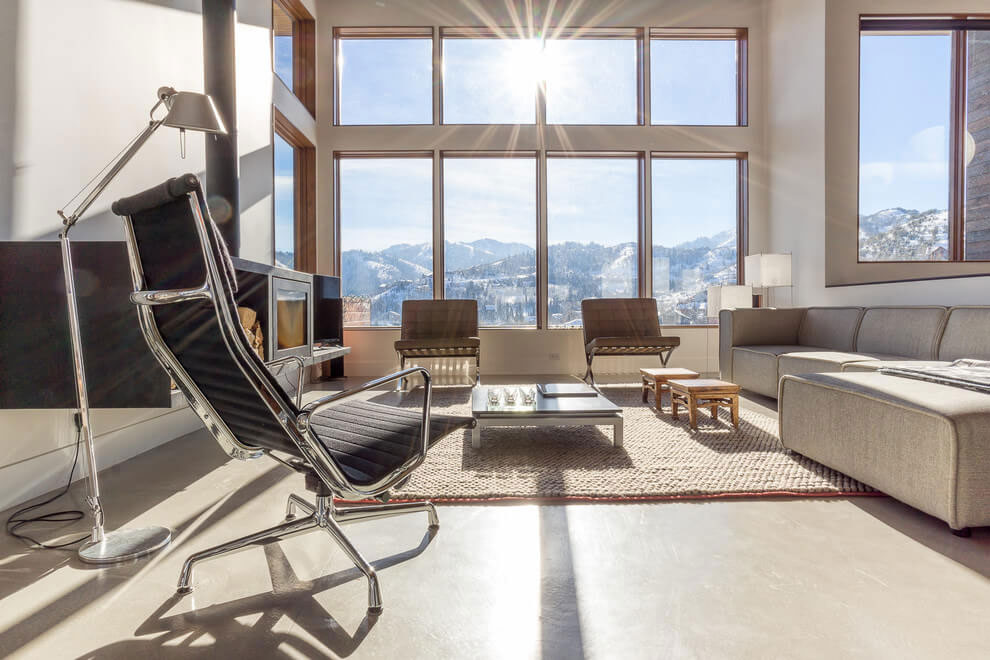 A Cozy and Sophisticated Wood-Clad Home Sits on the Mountainside in Park City, Utah by Park City Design Build (9)