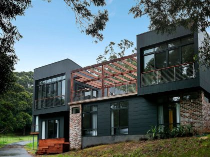 A Cozy and Spectacular Contemporary House in Bulli, Australia by Alex Urena Design Studio (1)