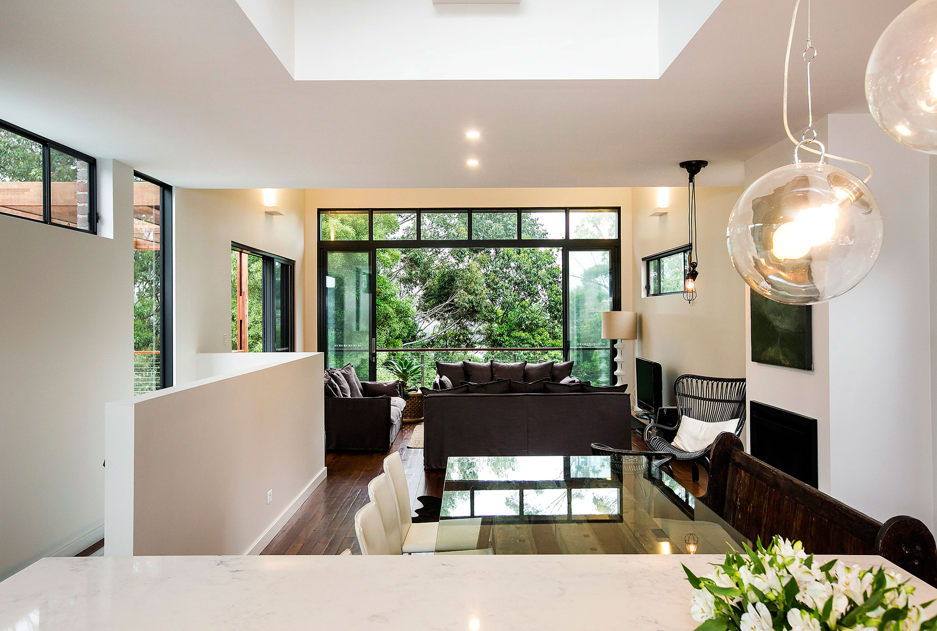 A Cozy and Spectacular Contemporary House in Bulli, Australia by Alex Urena Design Studio (10)