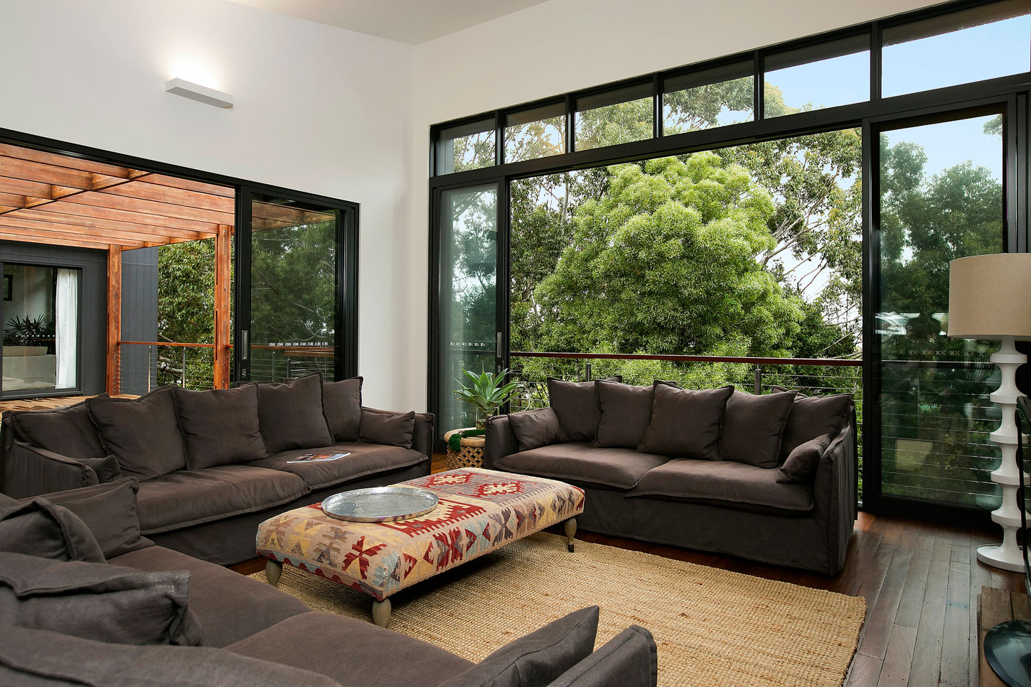 A Cozy and Spectacular Contemporary House in Bulli, Australia by Alex Urena Design Studio (11)