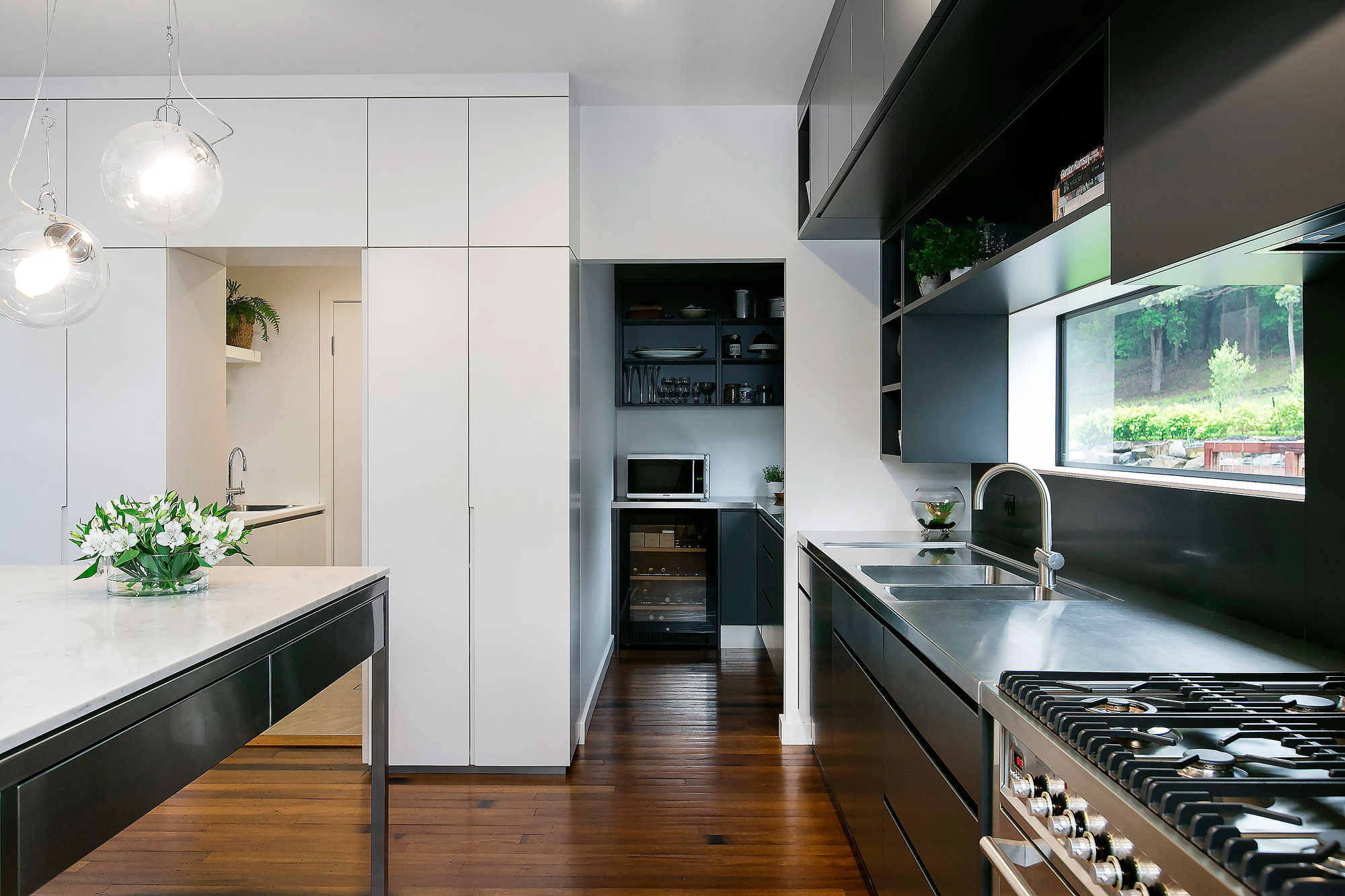 A Cozy and Spectacular Contemporary House in Bulli, Australia by Alex Urena Design Studio (12)
