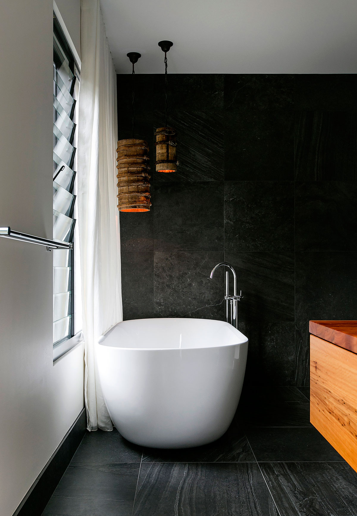 A Cozy and Spectacular Contemporary House in Bulli, Australia by Alex Urena Design Studio (14)