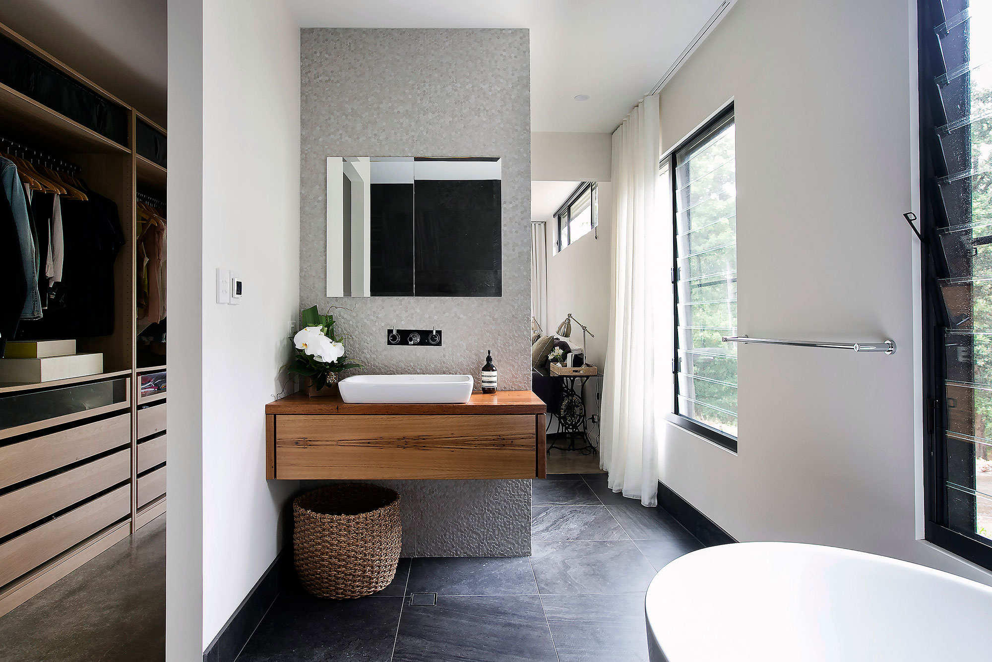 A Cozy and Spectacular Contemporary House in Bulli, Australia by Alex Urena Design Studio (15)