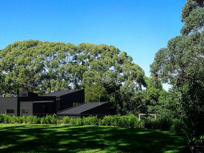 A Cozy and Spectacular Contemporary House in Bulli, Australia by Alex Urena Design Studio (3)