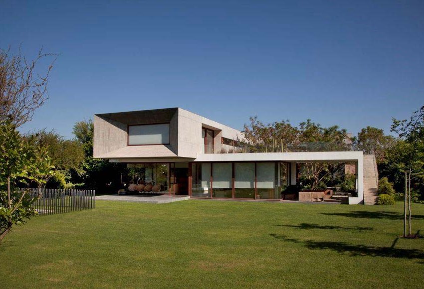 A Fascinating and Spacious Modern Concrete House with Luxurious Interiors in Chicureo, Chile by Raimundo Anguita (1)