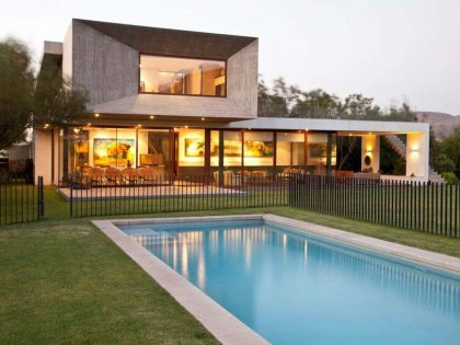 A Fascinating and Spacious Modern Concrete House with Luxurious Interiors in Chicureo, Chile by Raimundo Anguita (10)