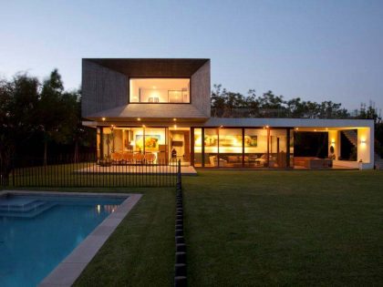 A Fascinating and Spacious Modern Concrete House with Luxurious Interiors in Chicureo, Chile by Raimundo Anguita (11)