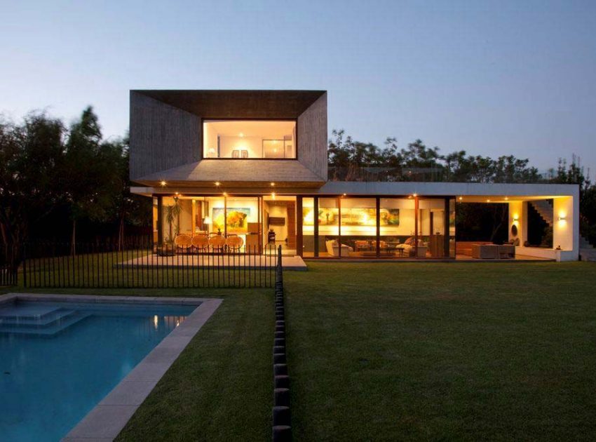 A Fascinating and Spacious Modern Concrete House with Luxurious Interiors in Chicureo, Chile by Raimundo Anguita (11)