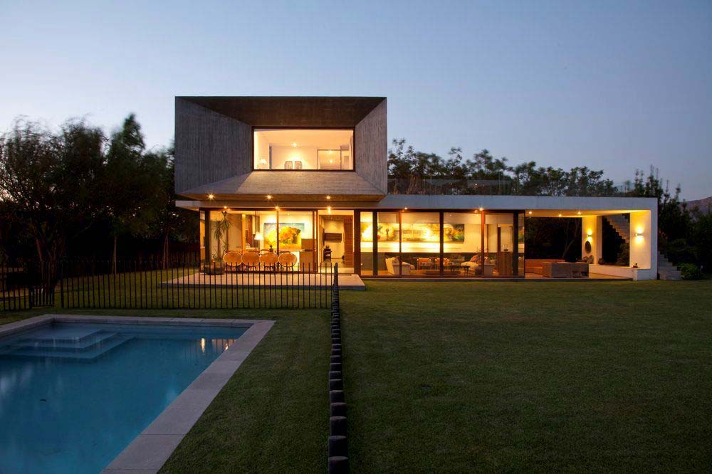 A Fascinating and Spacious Modern Concrete House with Luxurious Interiors in Chicureo, Chile by Raimundo Anguita (11)