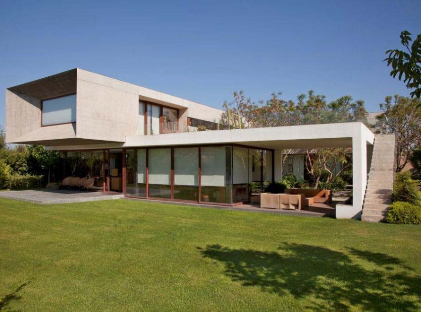 A Fascinating and Spacious Modern Concrete House with Luxurious Interiors in Chicureo, Chile by Raimundo Anguita (3)