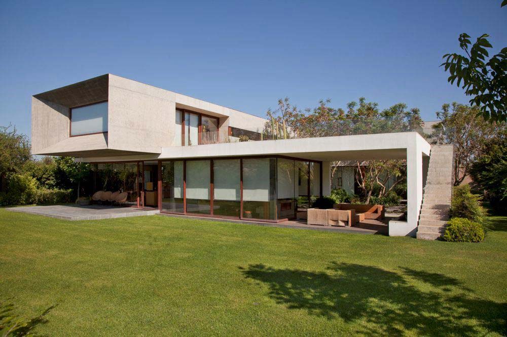 A Fascinating and Spacious Modern Concrete House with Luxurious Interiors in Chicureo, Chile by Raimundo Anguita (3)