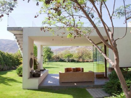 A Fascinating and Spacious Modern Concrete House with Luxurious Interiors in Chicureo, Chile by Raimundo Anguita (5)