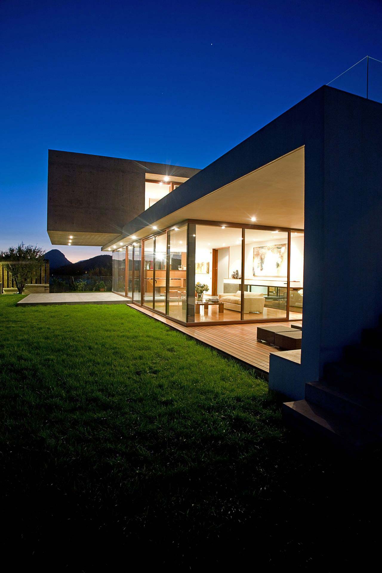 A Fascinating and Spacious Modern Concrete House with Luxurious Interiors in Chicureo, Chile by Raimundo Anguita (6)
