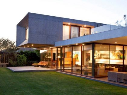 A Fascinating and Spacious Modern Concrete House with Luxurious Interiors in Chicureo, Chile by Raimundo Anguita (7)