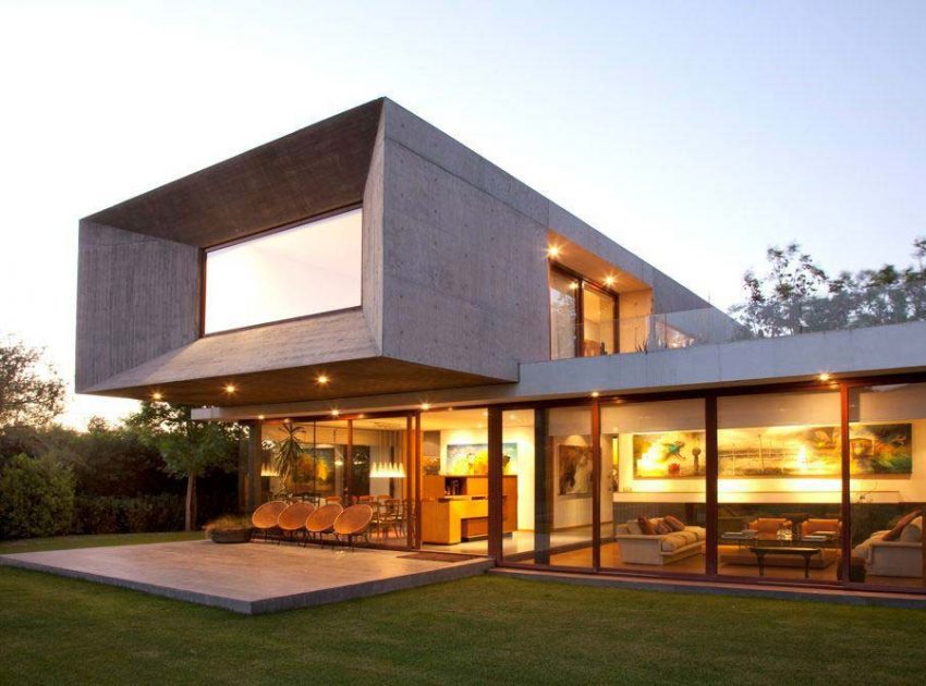 A Fascinating and Spacious Modern Concrete House with Luxurious Interiors in Chicureo, Chile by Raimundo Anguita (8)