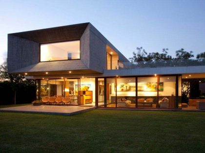 A Fascinating and Spacious Modern Concrete House with Luxurious Interiors in Chicureo, Chile by Raimundo Anguita (9)