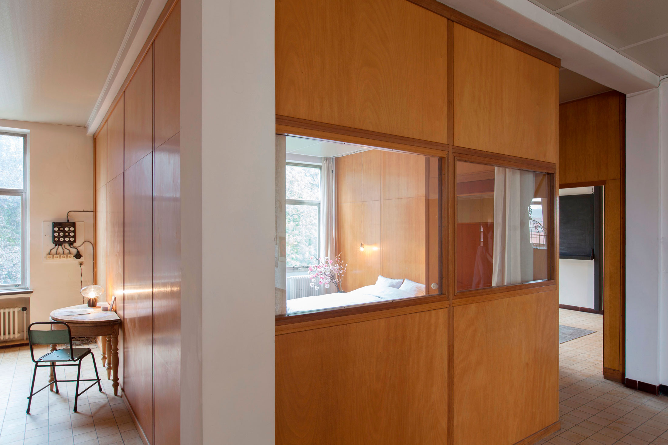 A Former Office Space Transformed Into a Vibrant and Colorful Apartment in Ghent by Dift (15)